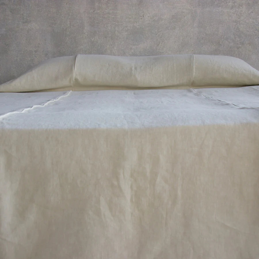 Granito Linen Bed Cover, Cream with Piping Detail | Made in Italy