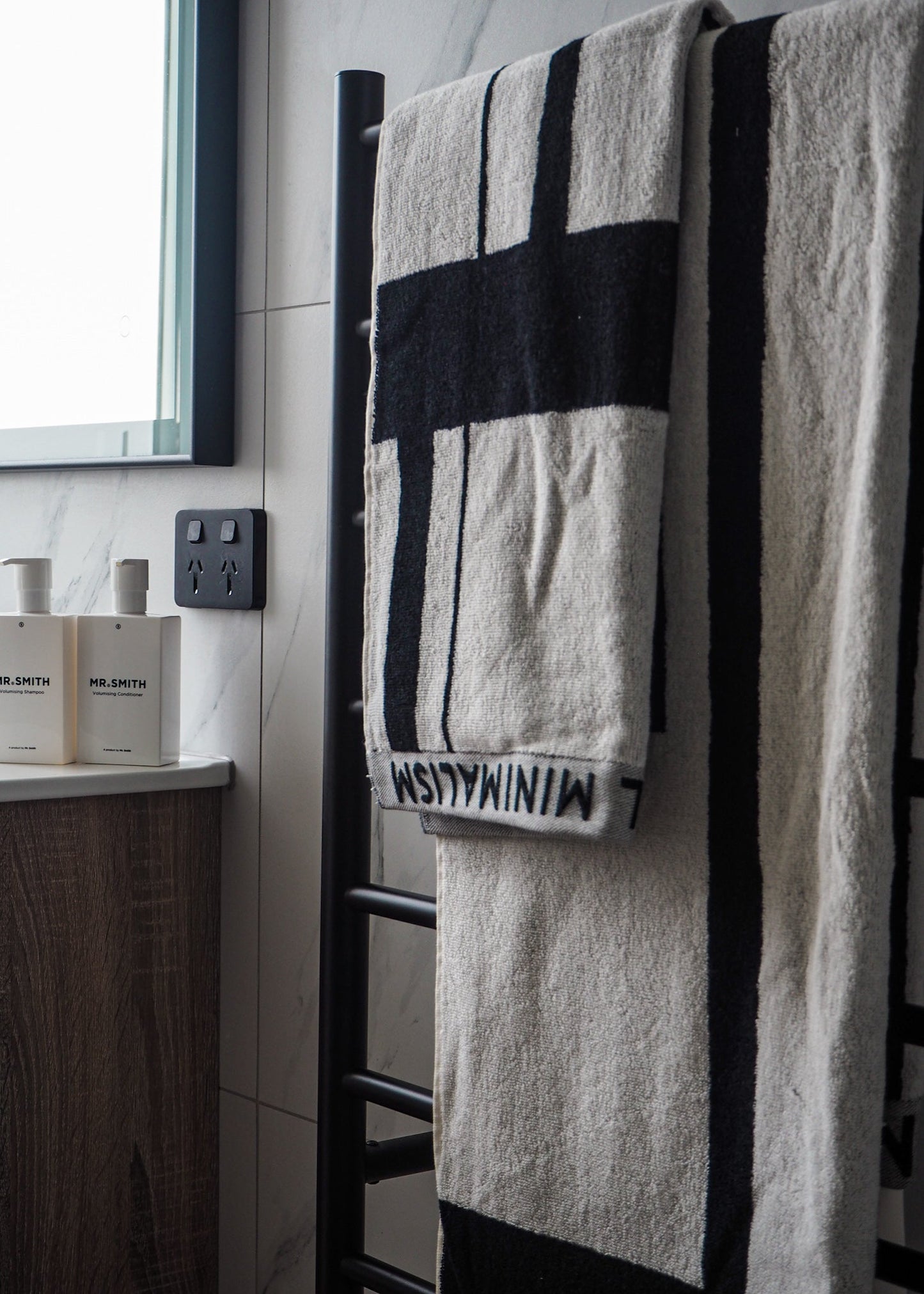 Minimal Hand Towel | Black & White