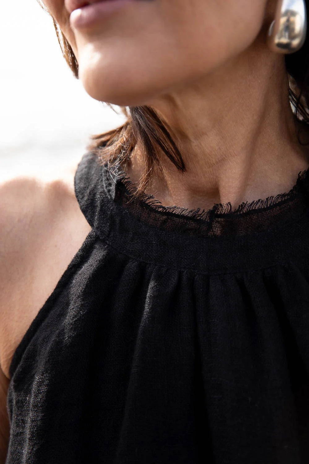 Gauze Linen Highneck Top | Black