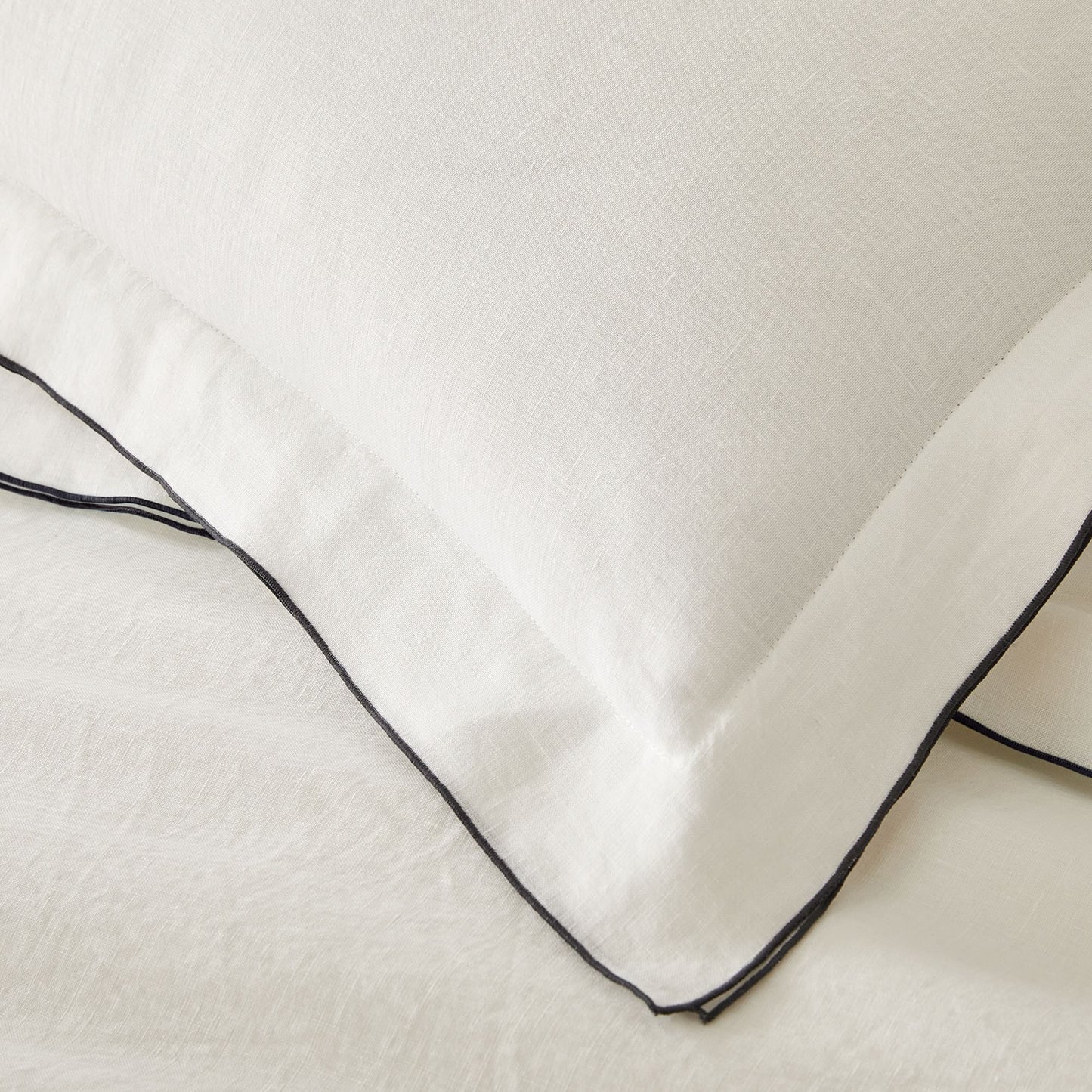 Sable Edge Linen Duvet Cover - White with black border