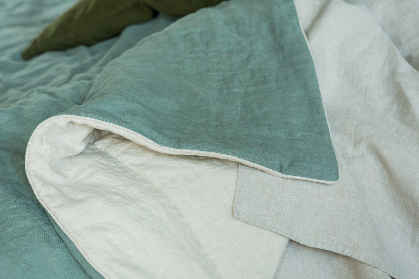 Linen Bed Cover | Thyme & White | Made in Italy