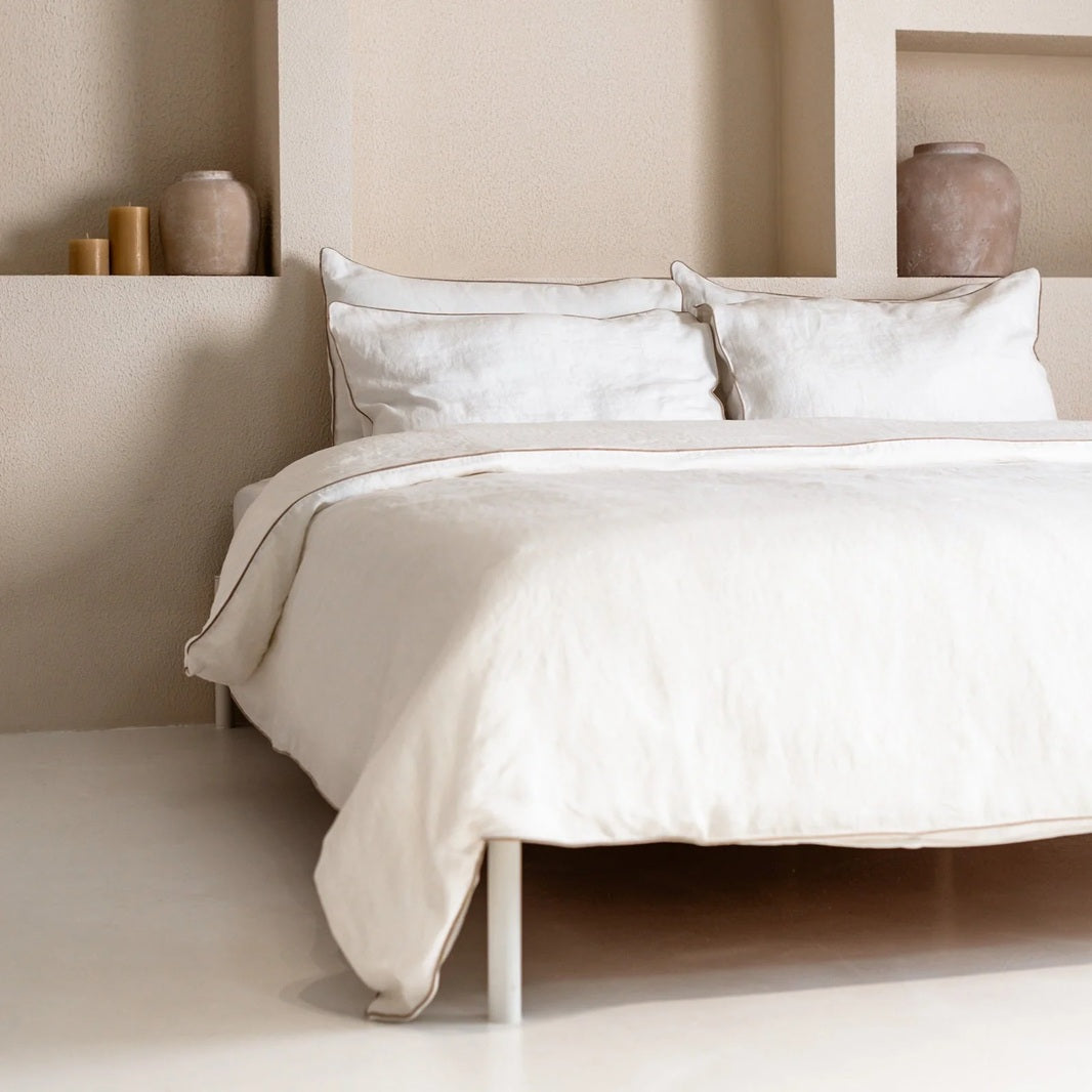 Linen Duvet Cover with Natural Piping | White