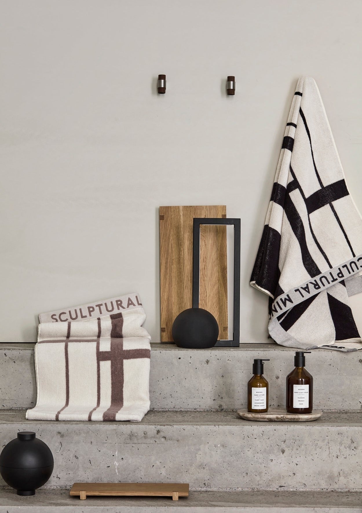 Minimal Bath Sheet | Black/Off White