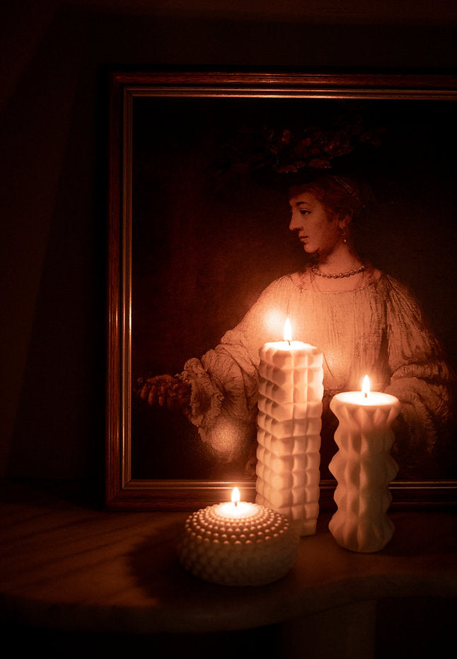 Handpoured deco column candle | White