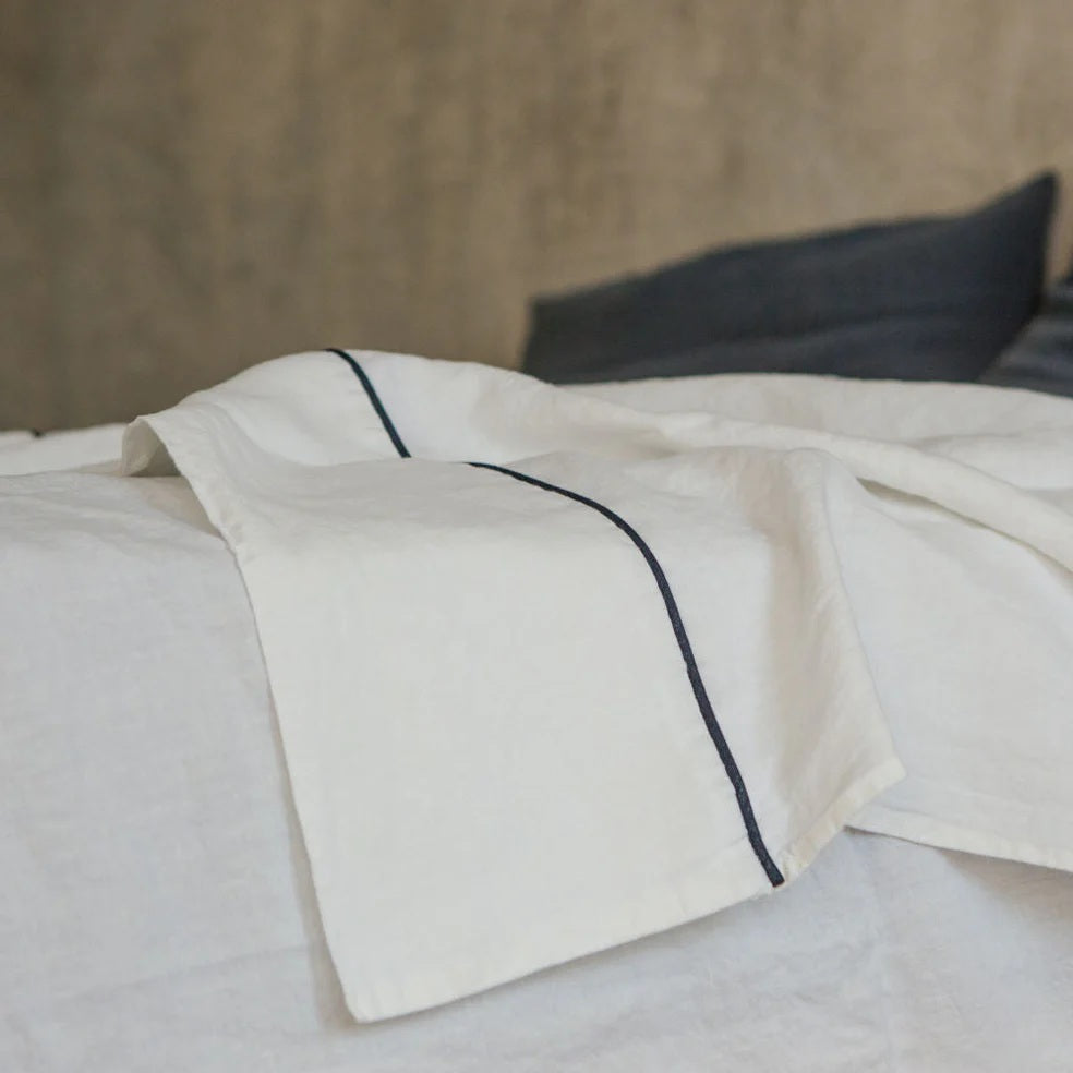 Fiore di Lino Flat Top Sheet | Stone Blue Piping | Made in Italy