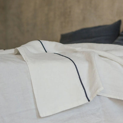 Fiore di Lino Flat Top Sheet | Stone Blue Piping | Made in Italy