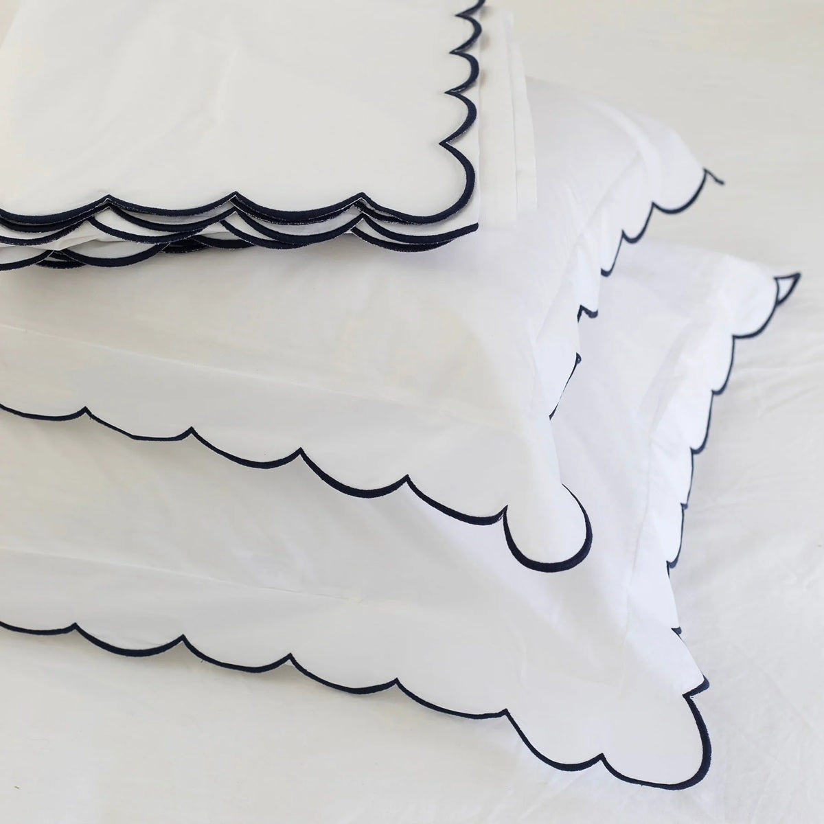 Scalloped Embroidery Sheet set - Black