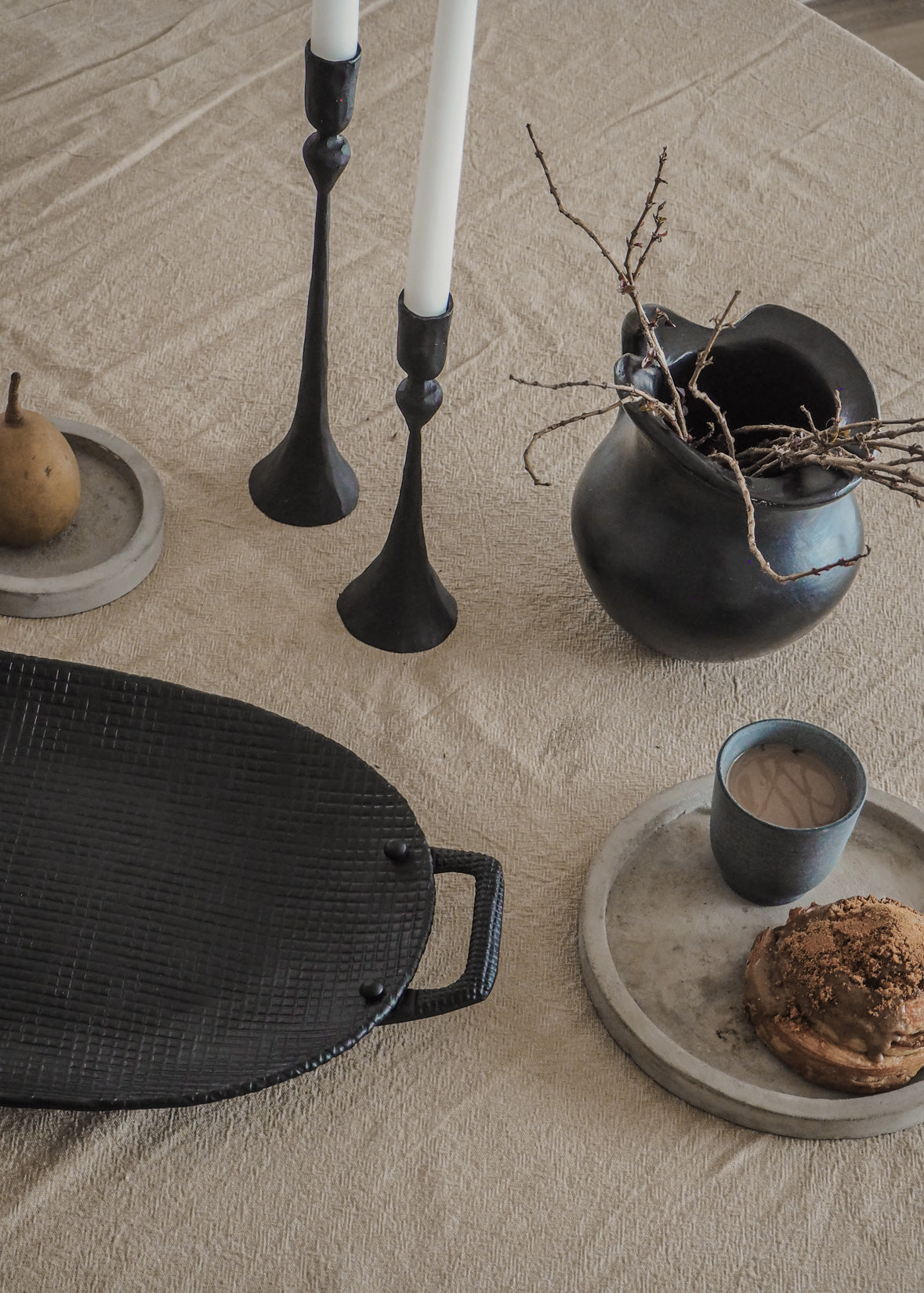 Round Serving Tray with Handles | Black