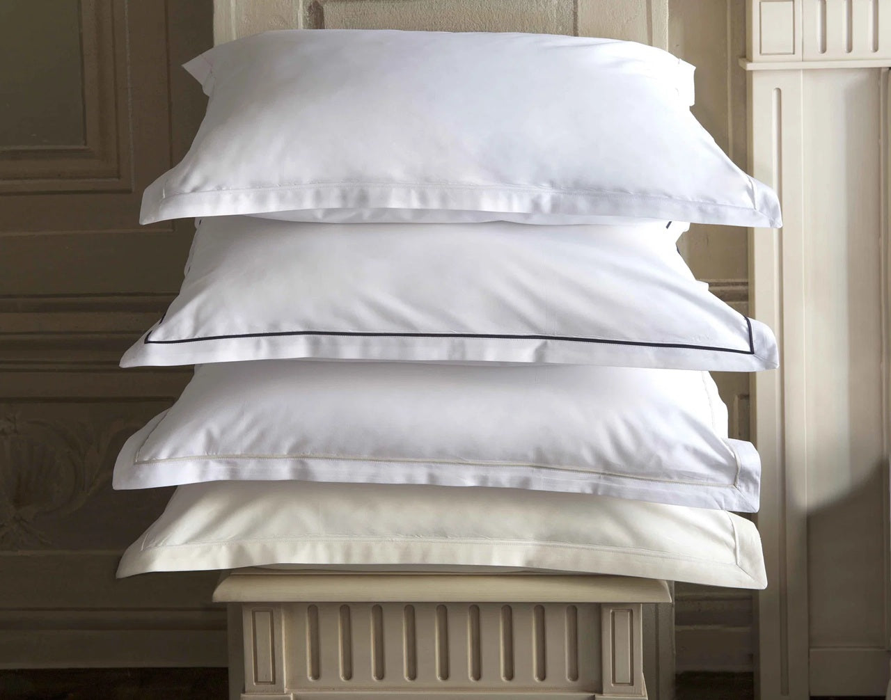 Majeste® Hotel Luxury Duvet Cover Set | Black Stitch