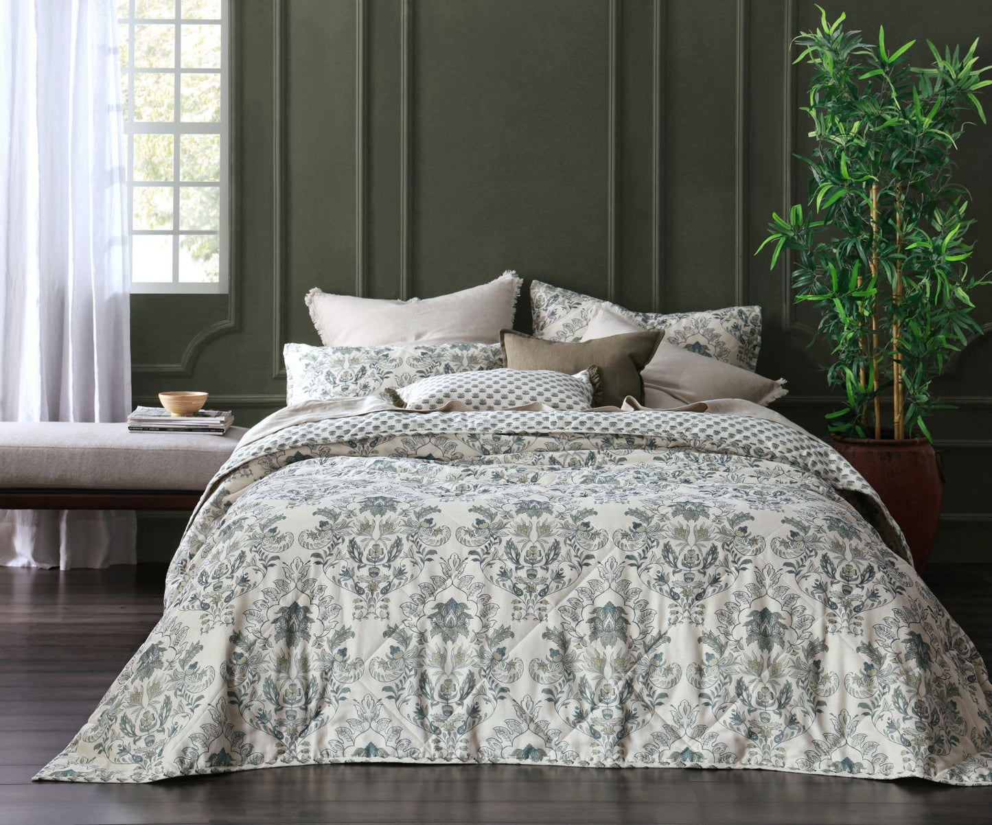 Jovany Bedspread Set