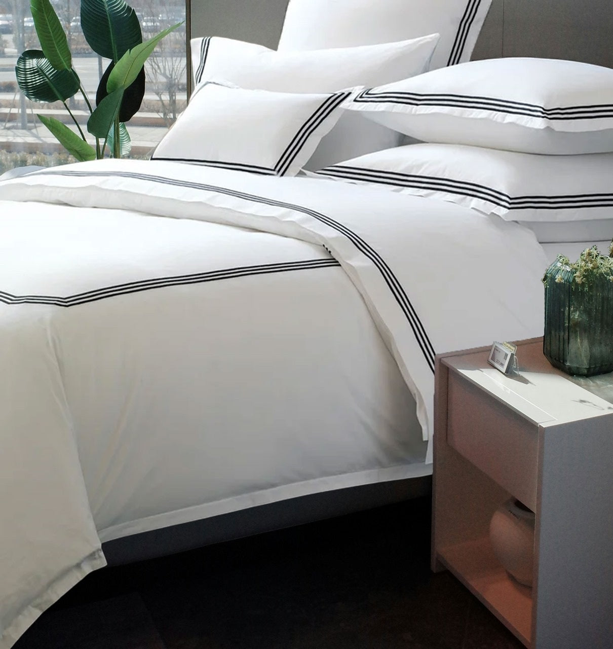 Windsor Tailored Bedding Set | Black