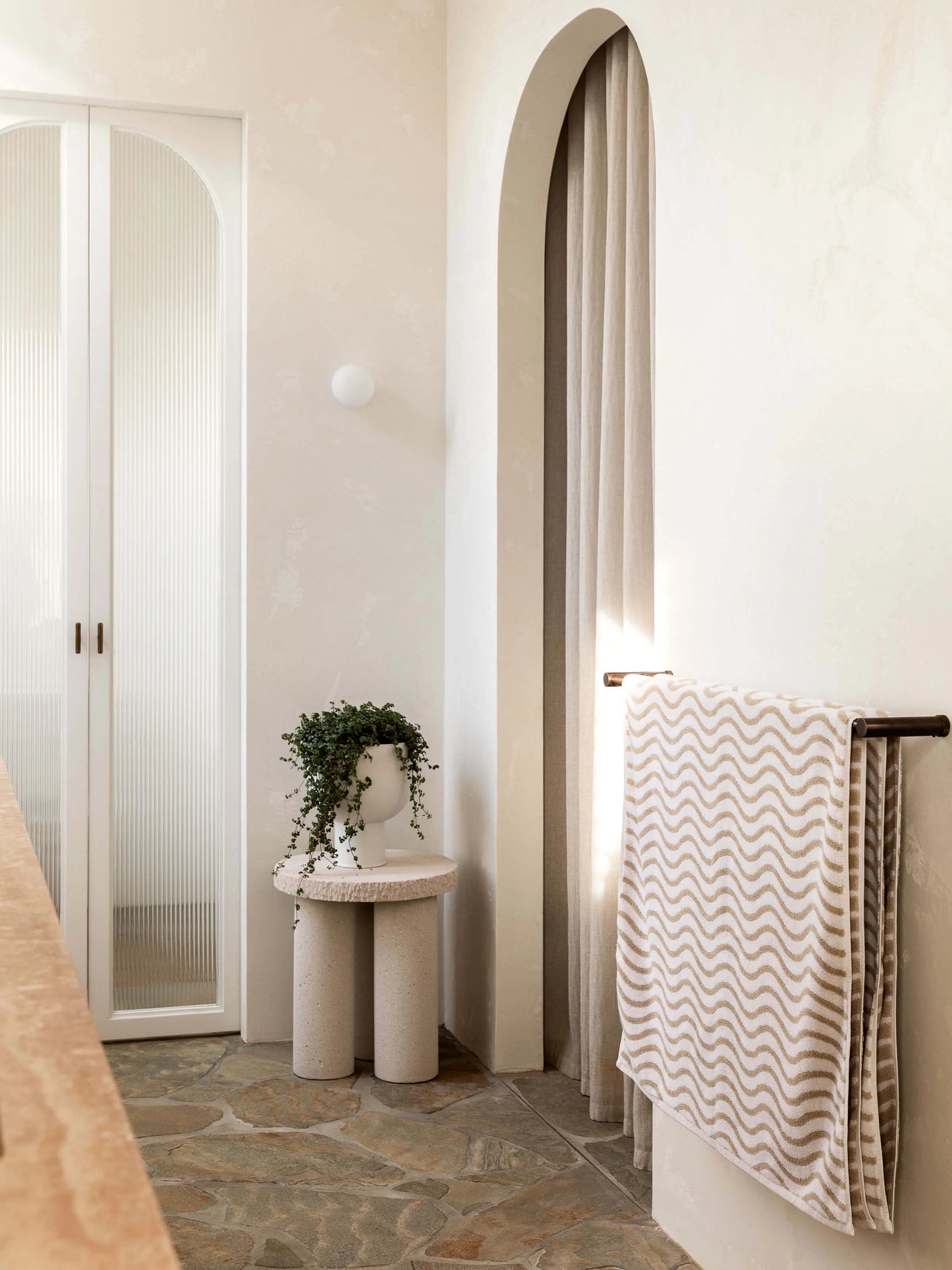 Iron Curve Planter | Chalk
