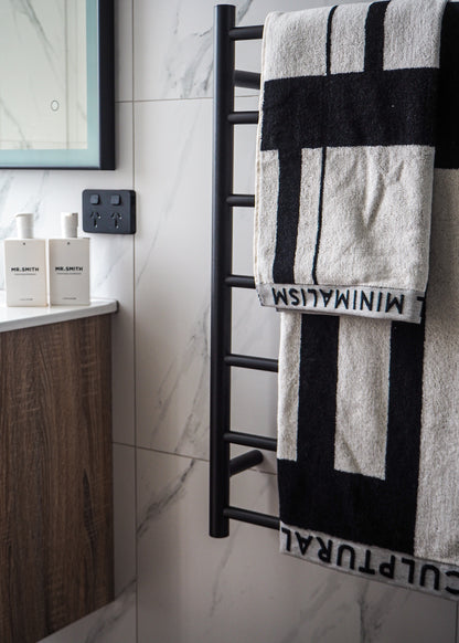 Minimal Bath Sheet | Black/Off White