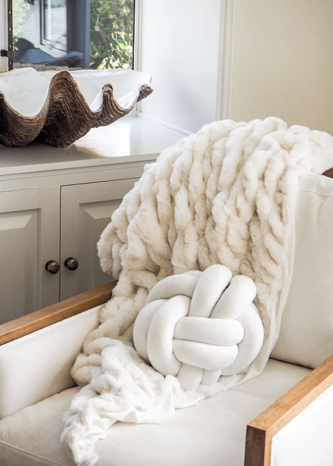 Faux Fur Ribbed Throw | White