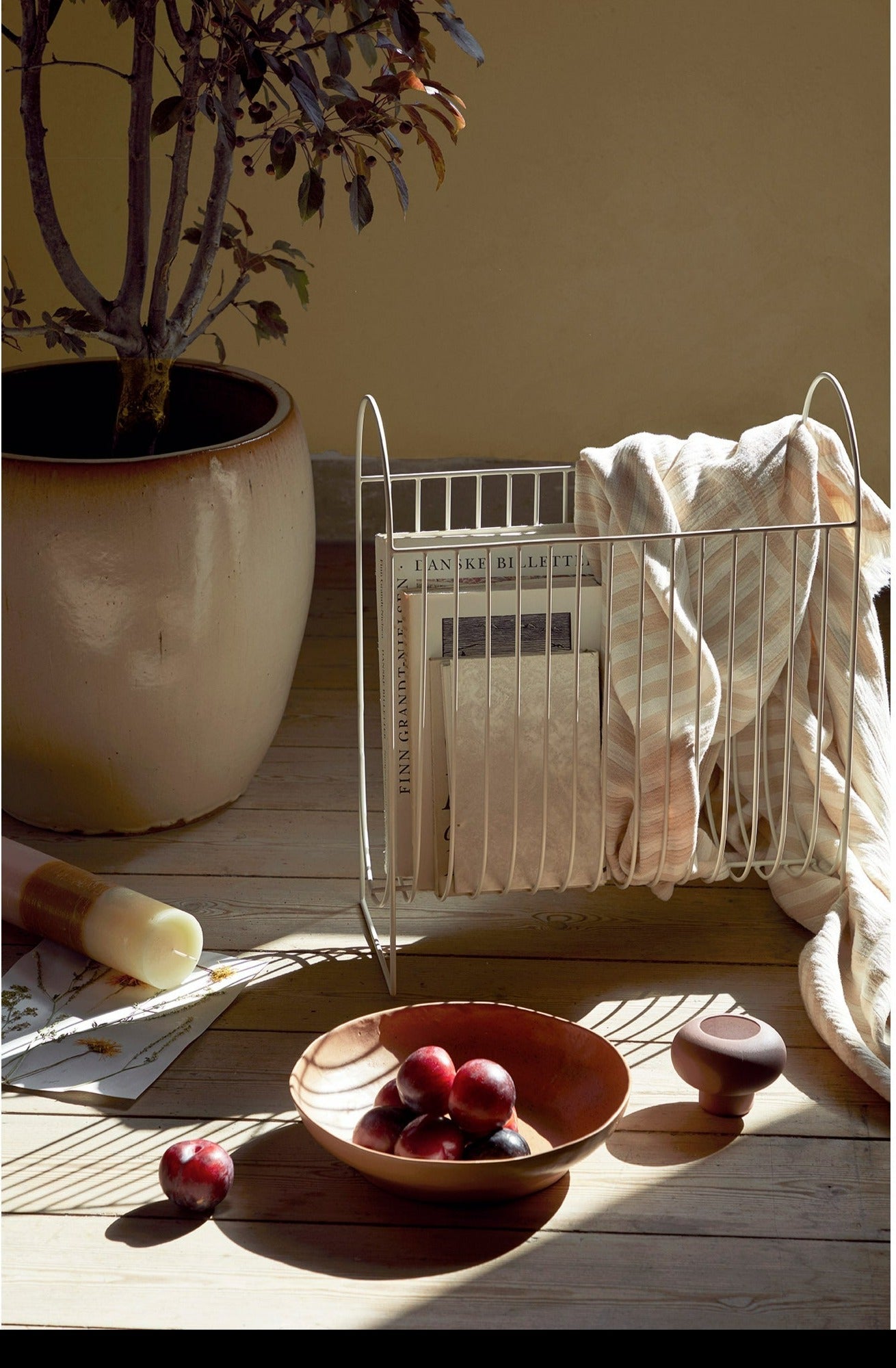 Magazine Rack | Off White